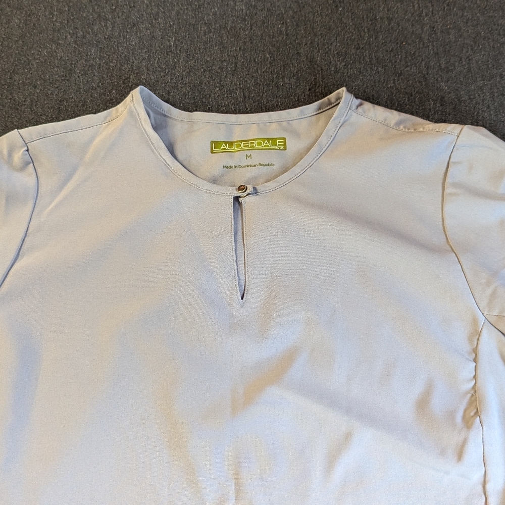 Lauderdale Size M Scrub Top